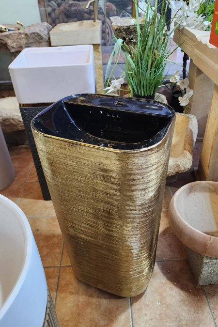 مغسلة ستاند سوداء بقاعدة ذهبيّة فاخرة